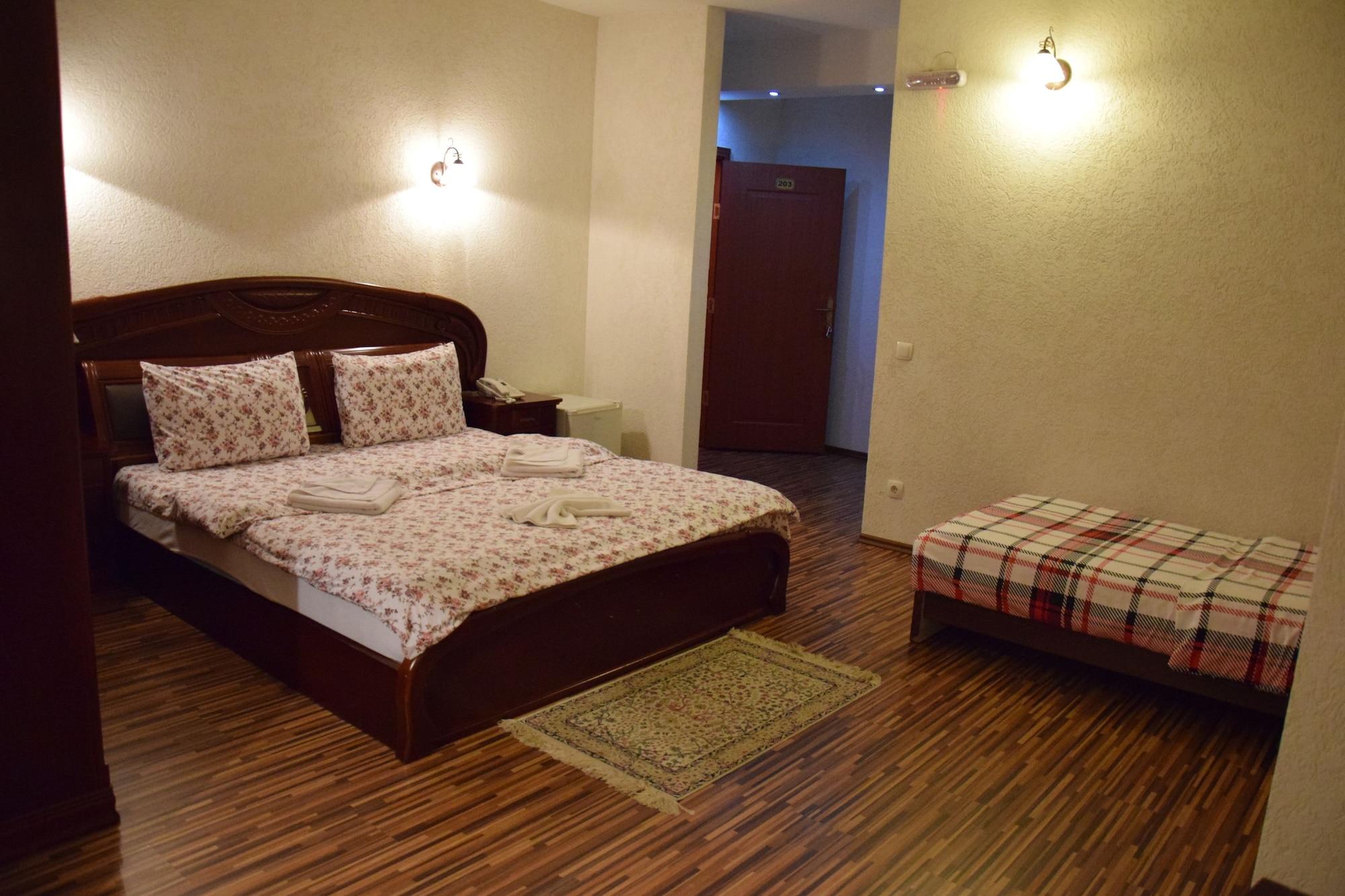 Hotel Denis Pristina Esterno foto