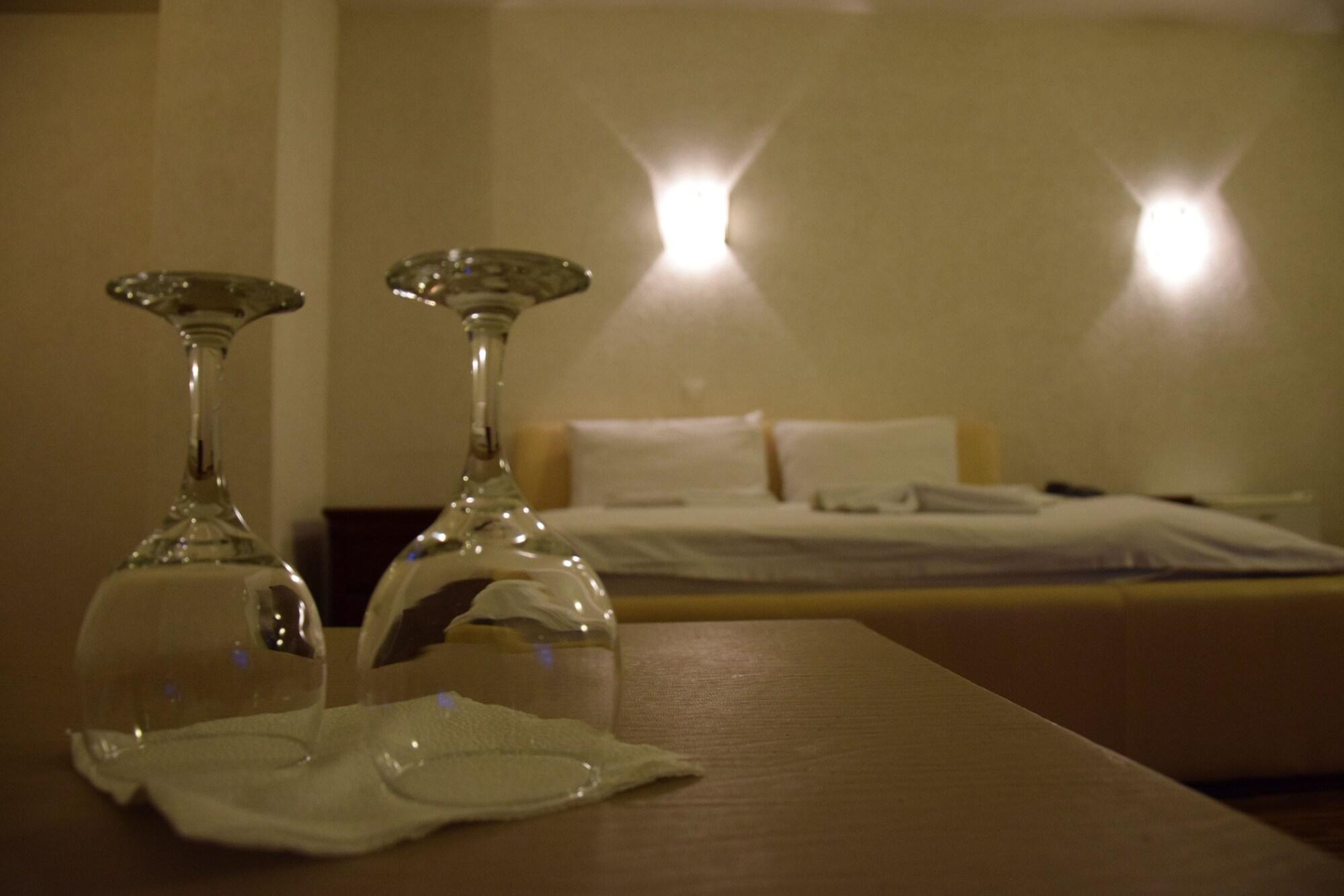 Hotel Denis Pristina Esterno foto