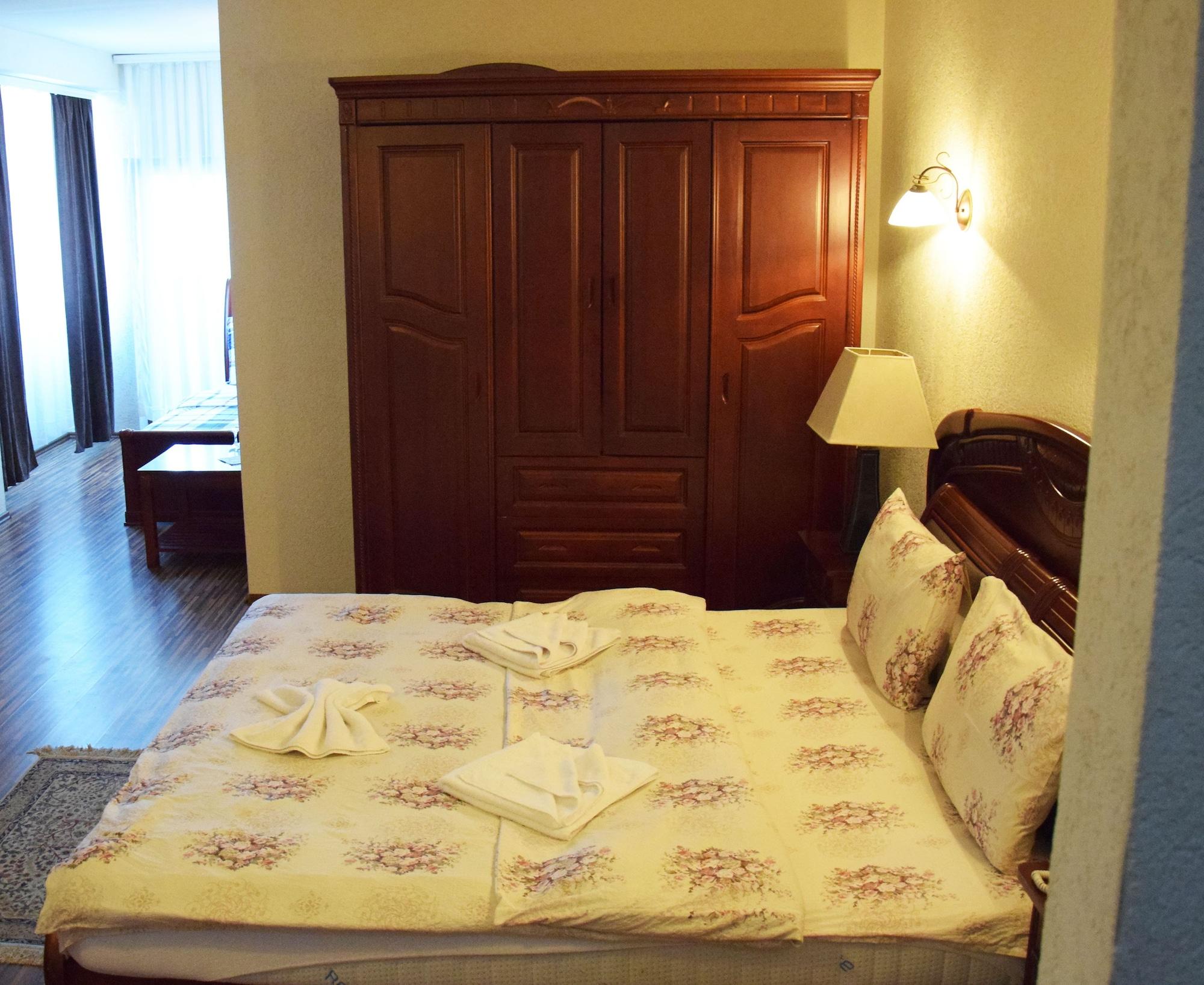 Hotel Denis Pristina Esterno foto