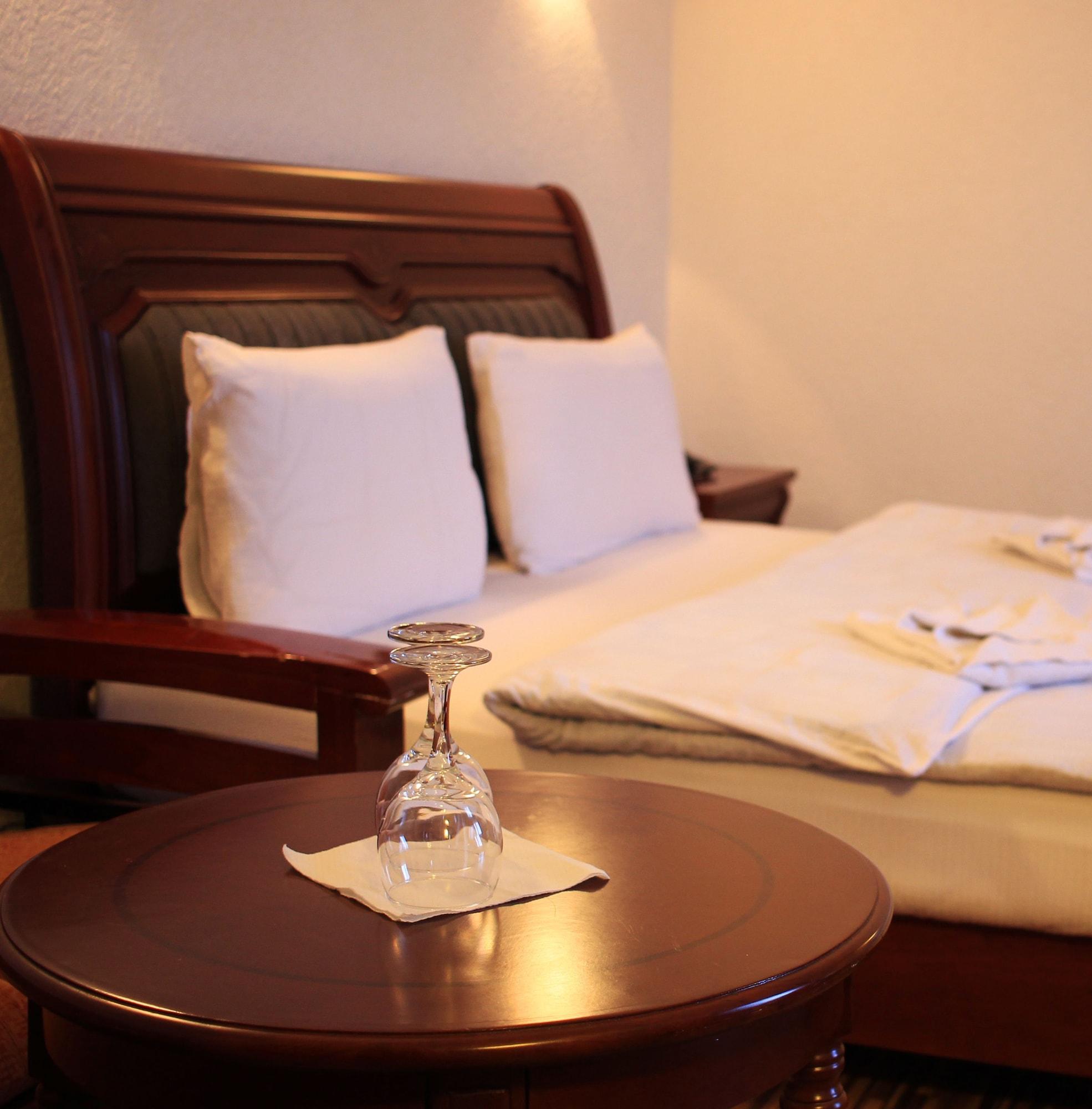 Hotel Denis Pristina Esterno foto