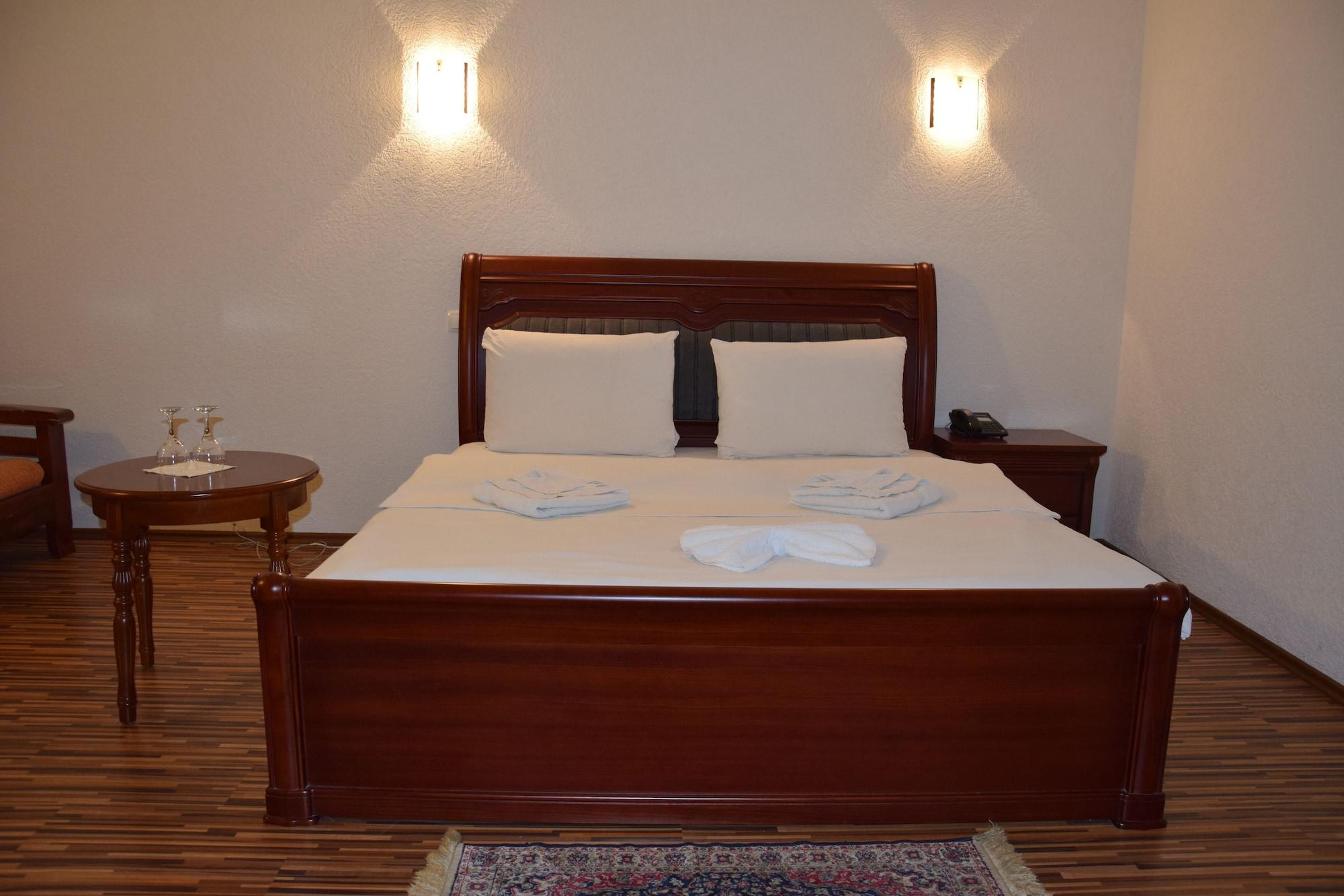 Hotel Denis Pristina Esterno foto