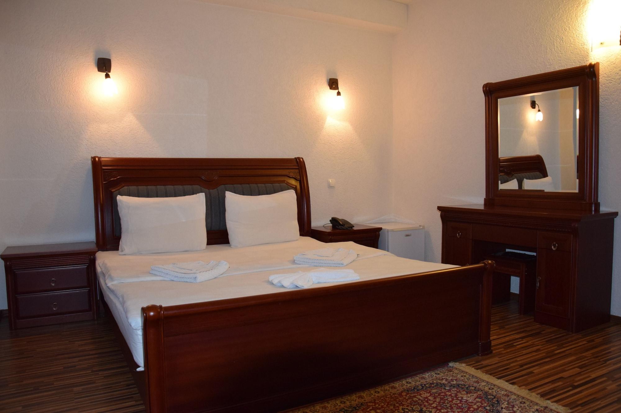 Hotel Denis Pristina Esterno foto