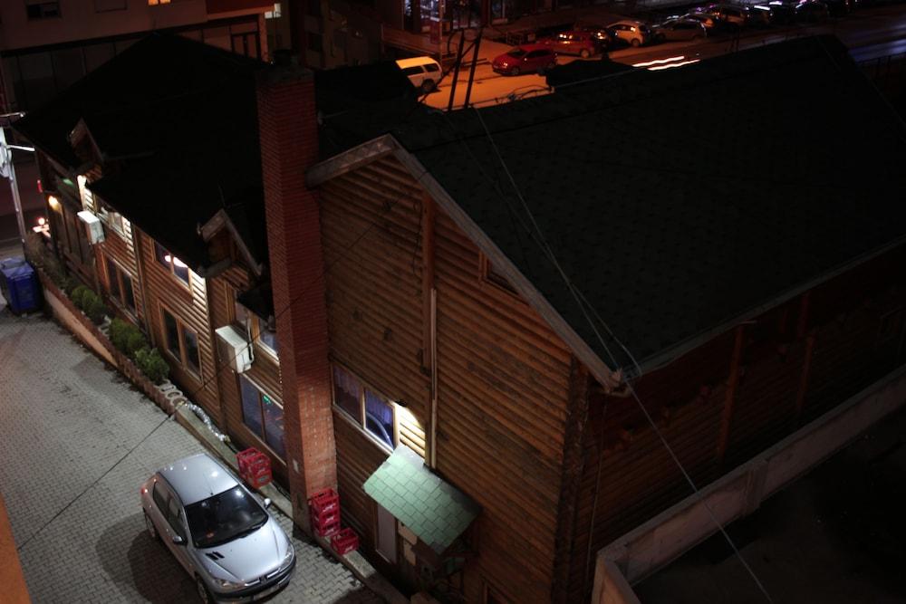 Hotel Denis Pristina Esterno foto