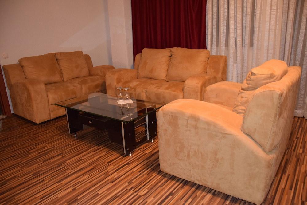 Hotel Denis Pristina Esterno foto