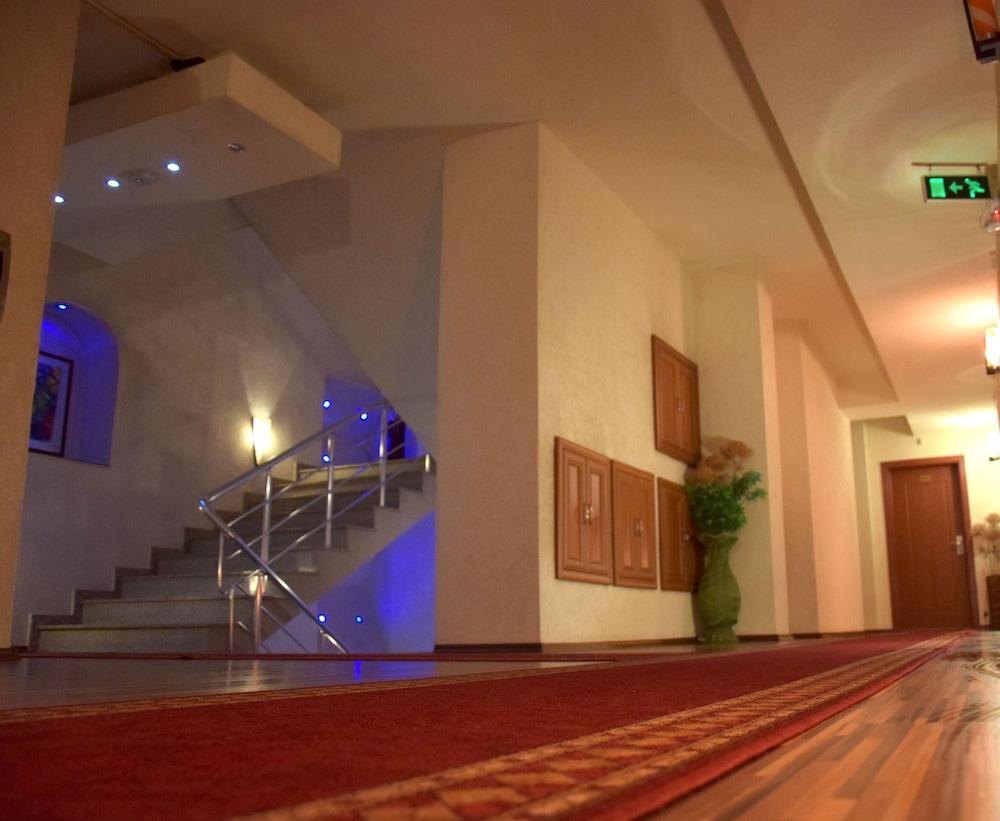 Hotel Denis Pristina Esterno foto