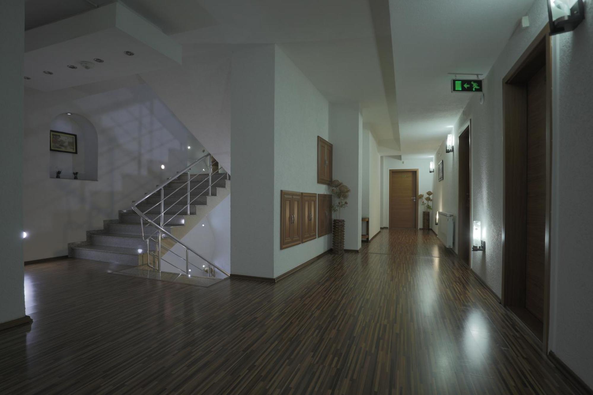 Hotel Denis Pristina Esterno foto
