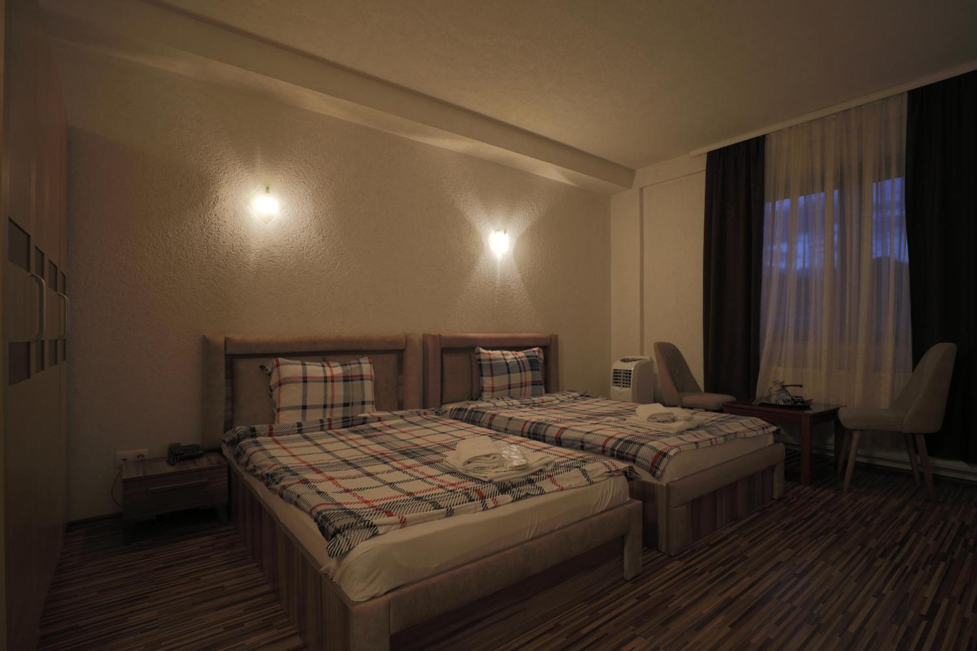 Hotel Denis Pristina Esterno foto