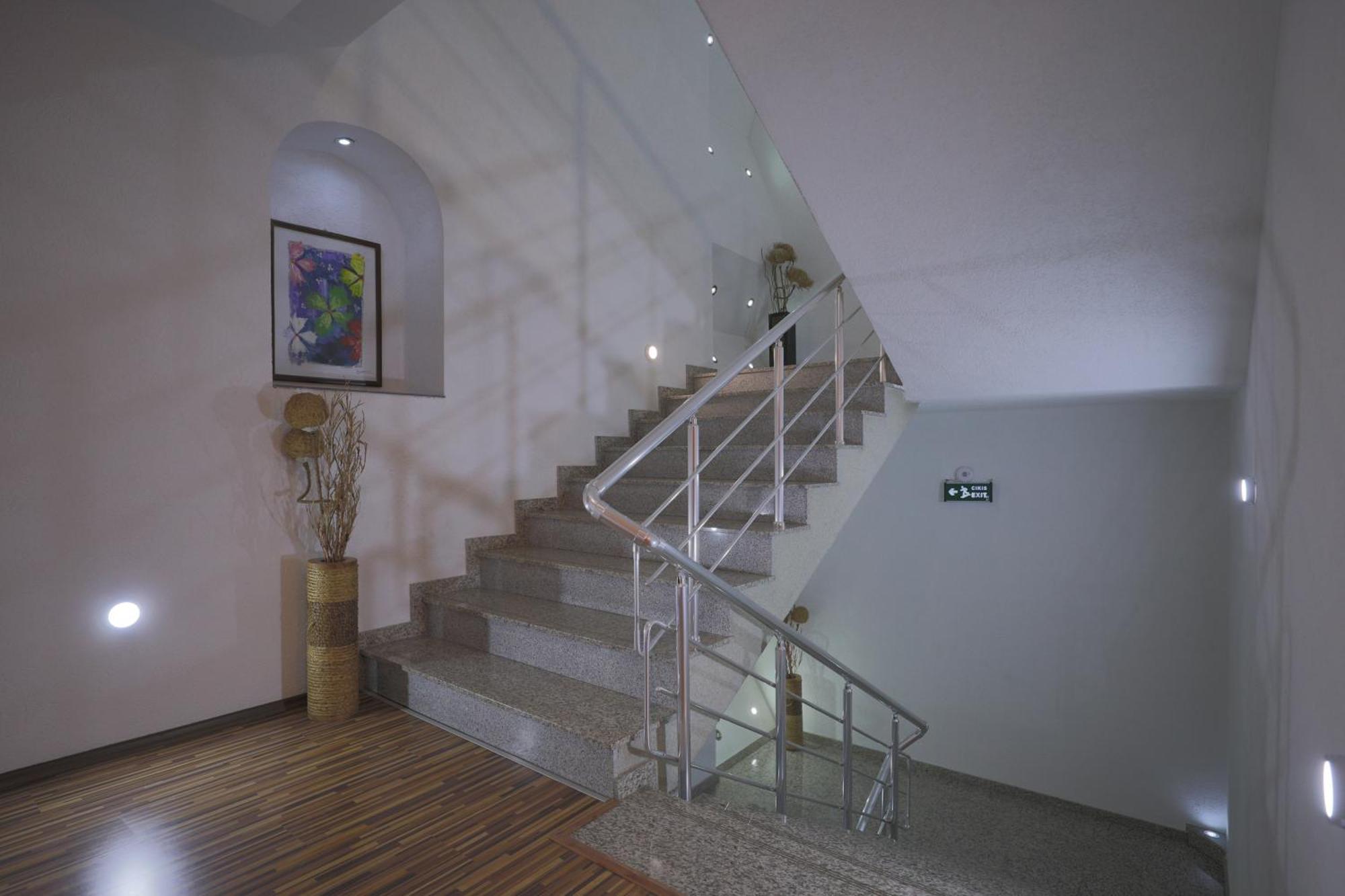Hotel Denis Pristina Esterno foto
