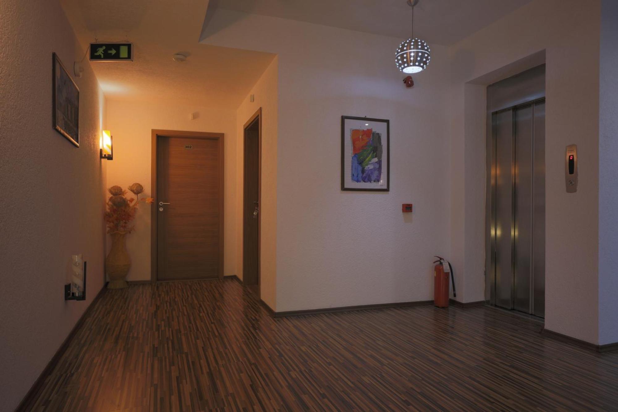 Hotel Denis Pristina Esterno foto