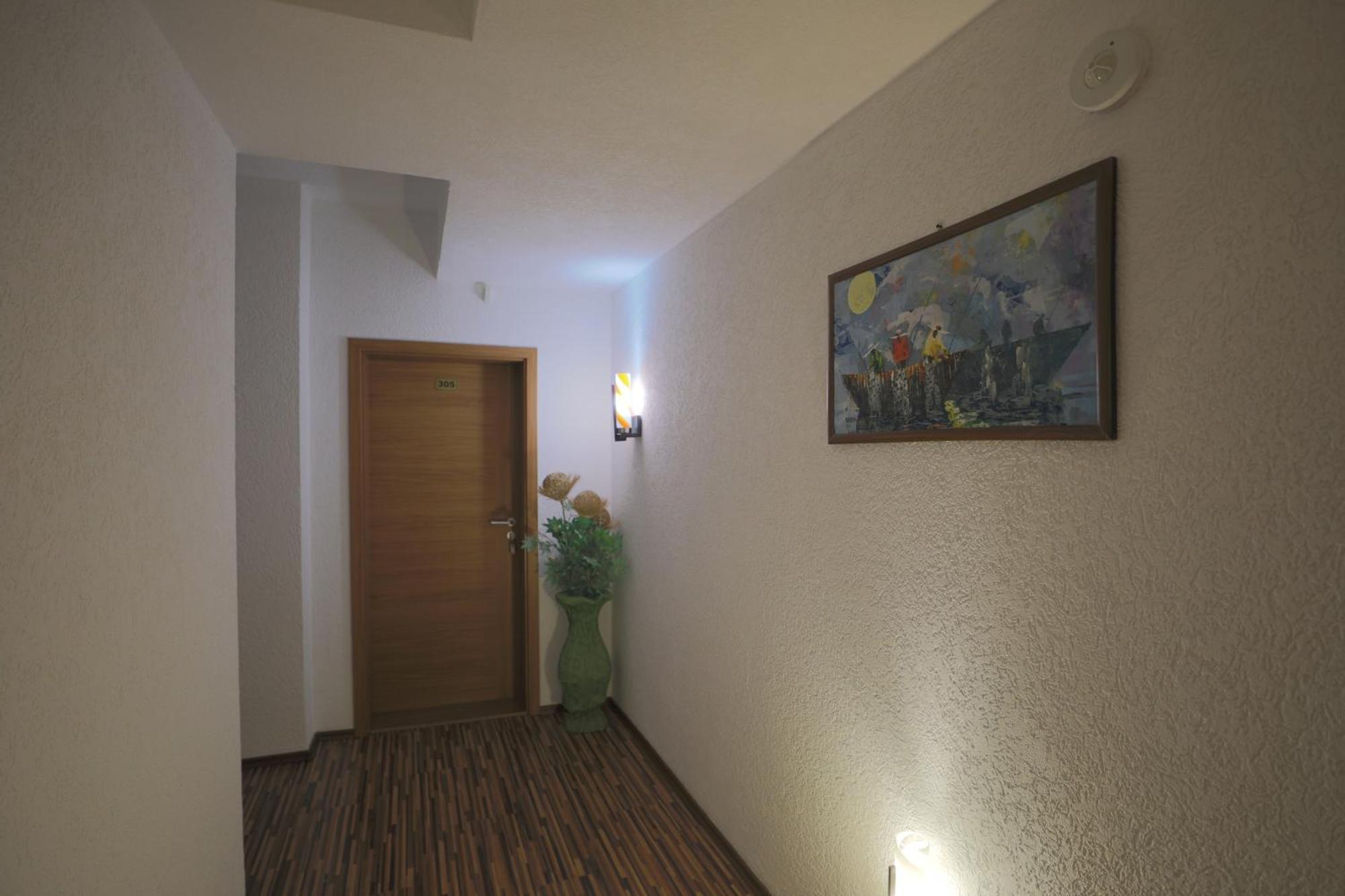 Hotel Denis Pristina Esterno foto