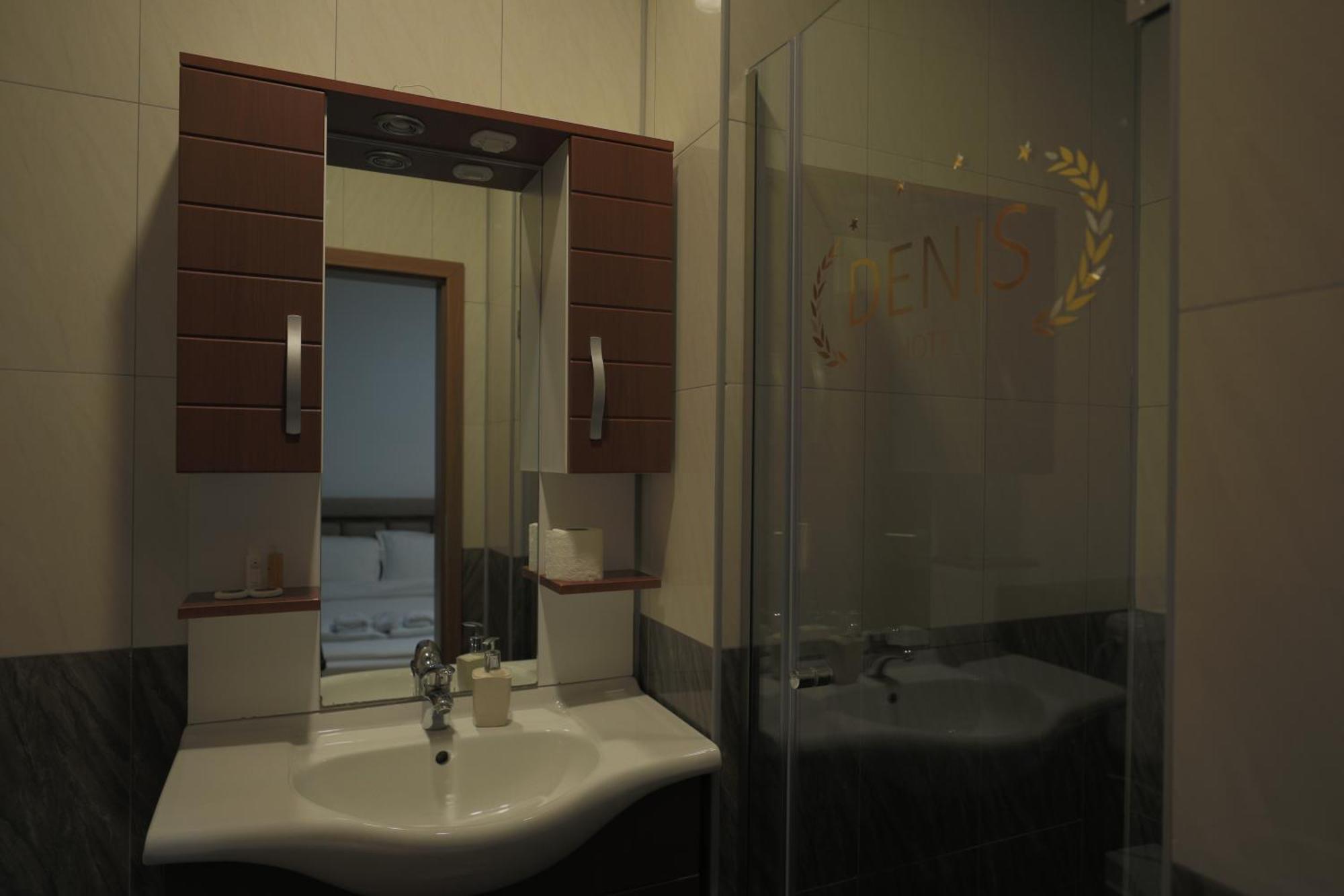 Hotel Denis Pristina Esterno foto