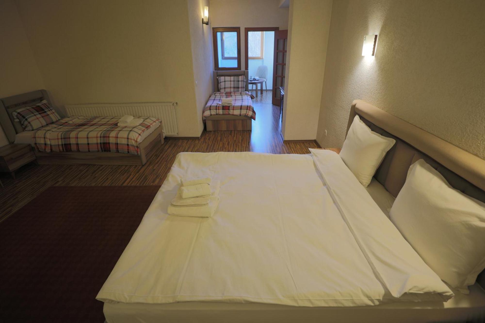 Hotel Denis Pristina Esterno foto
