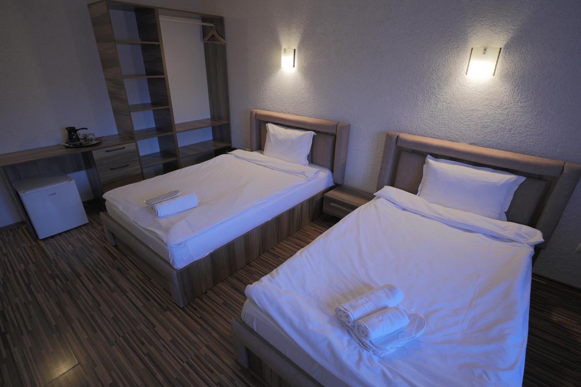 Hotel Denis Pristina Esterno foto