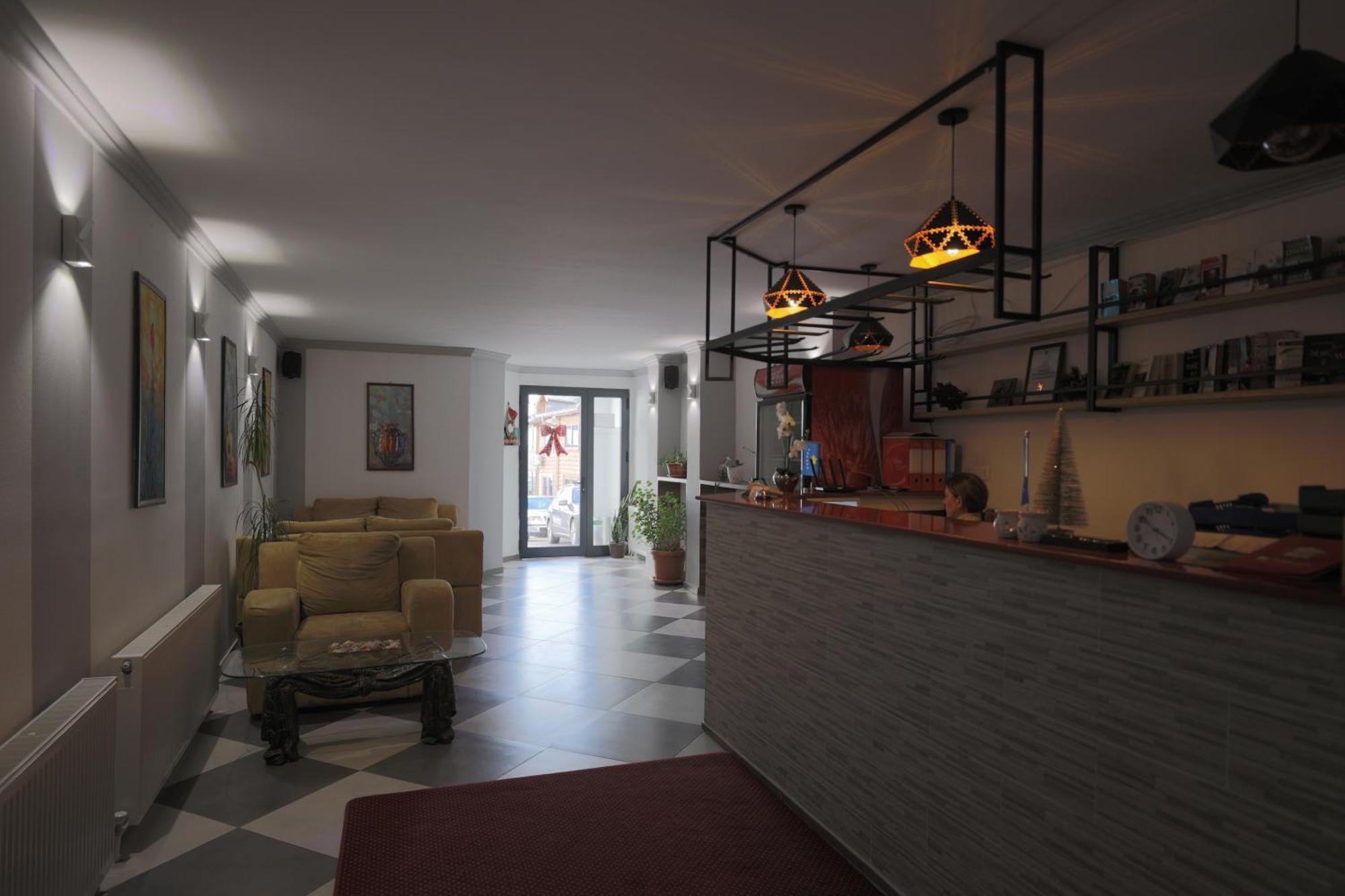 Hotel Denis Pristina Esterno foto